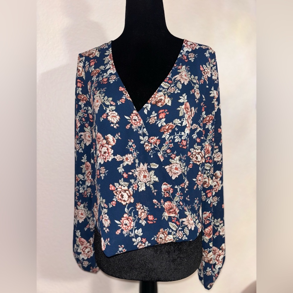 Forever 21 floral v neck blouse size S
